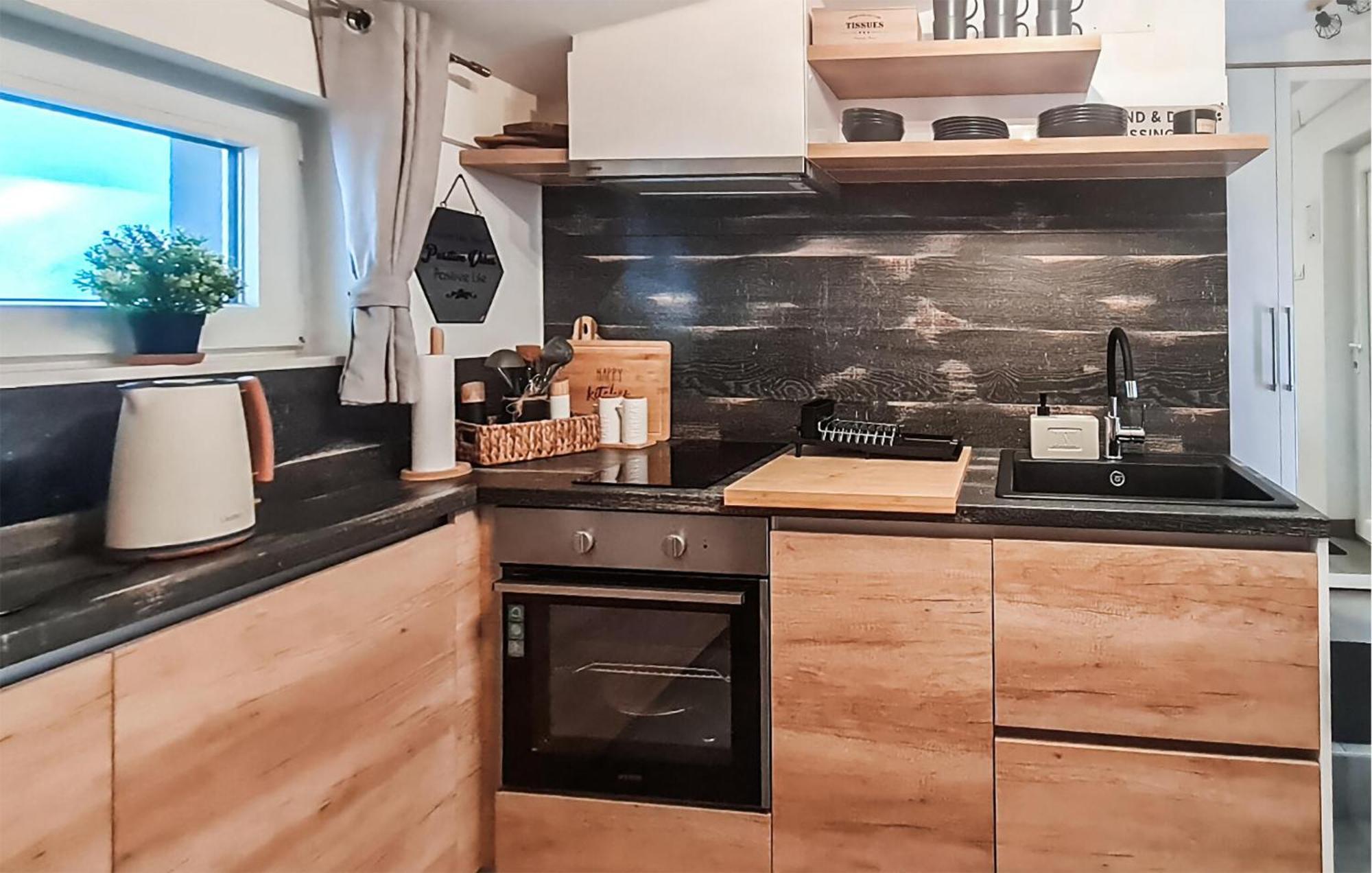 Nice Home In Karlovac With Wifi 外观 照片
