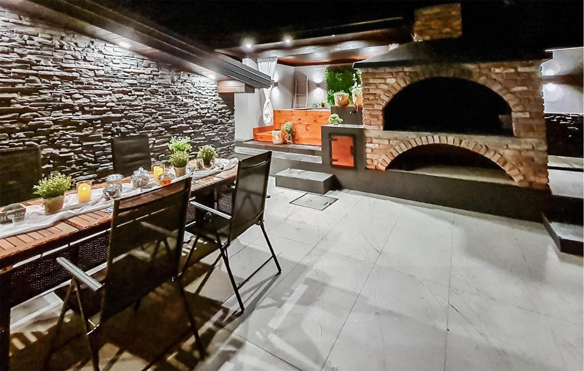 Nice Home In Karlovac With Wifi 外观 照片